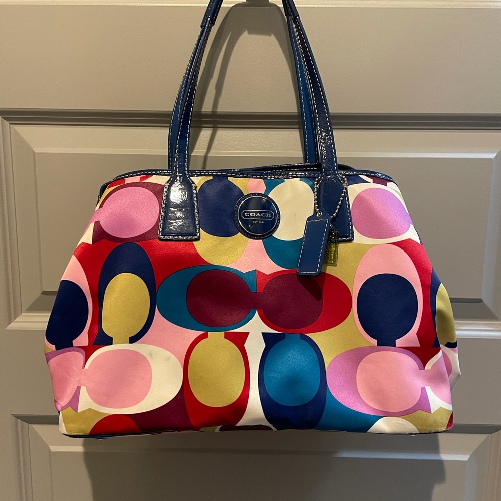 COACH Medium HANDBAG very good condition